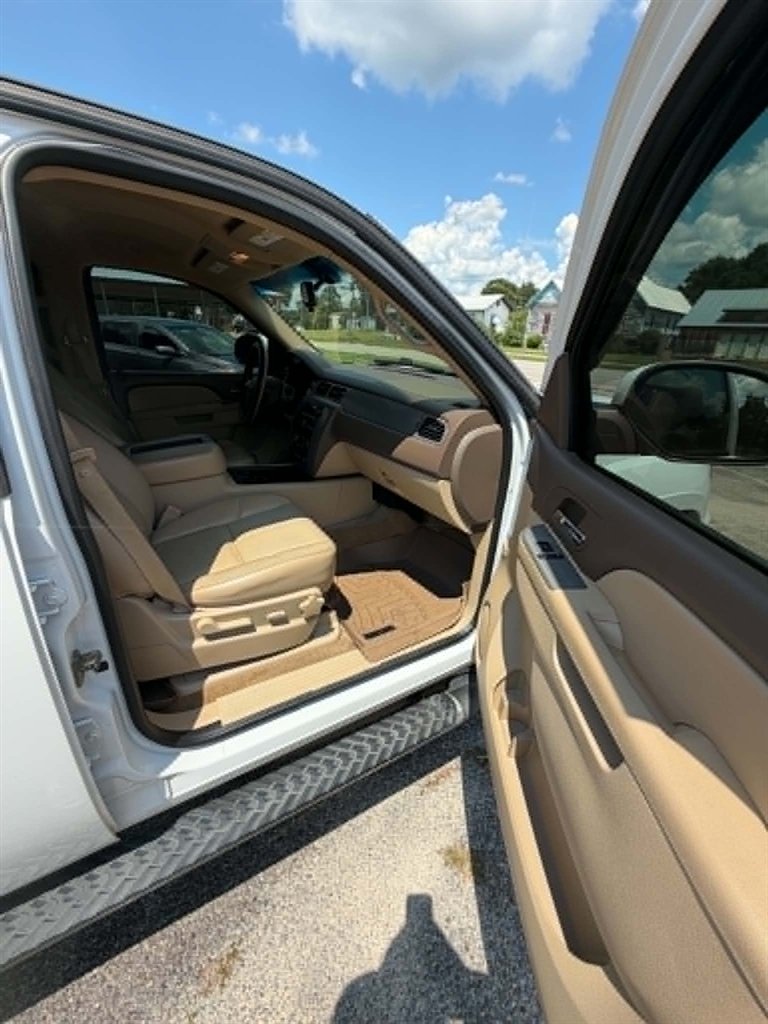2011 Chevrolet Tahoe LT - Photo 12